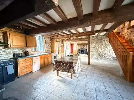belle opportunite ! maison en pierre de 165m²  pleine de charme  4 chambres  cour intérieu