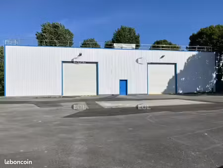 local d'activité 712 m²