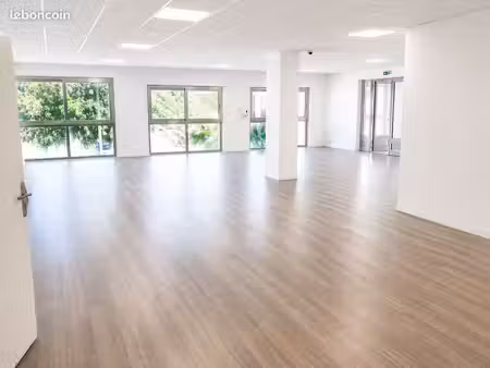 local commercial 1er étage 500m2 divisible à partir de 300m2
