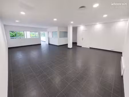 local d'activite en étage 100m2