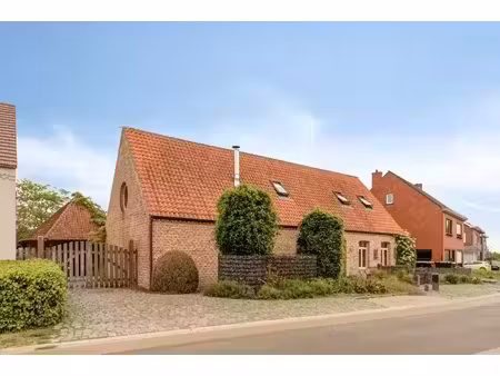 charmante hoeve in goede staat met 3 slaapkamers te lille