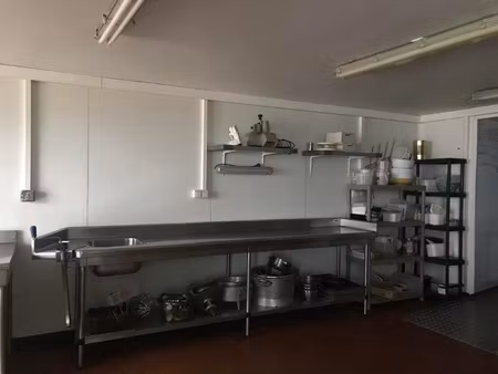 ancien hôtel restaurant à vendre : fort potentiel gîte / chambres d'hôtes - auvergne