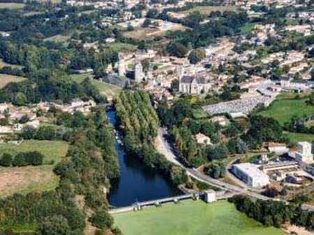 vente terrain à apremont (85220) : à vendre / apremont