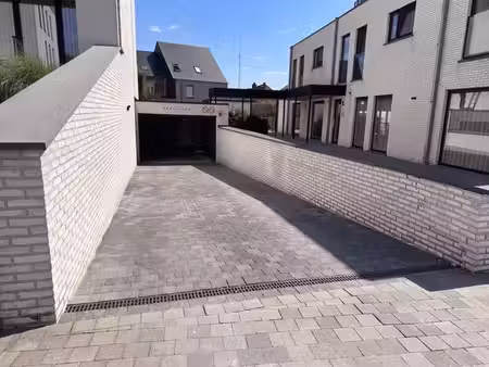 garage n°8 à vendre dans la résidence le cheval blanc à moer