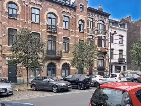altitude 100 / superbe rez commercial de 60m²