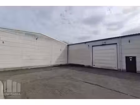 2.225 m² magazijn vlak bij de e40