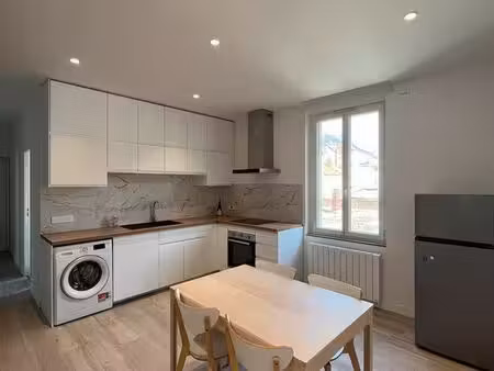 superbe t4 rénové et meublé (75m2)