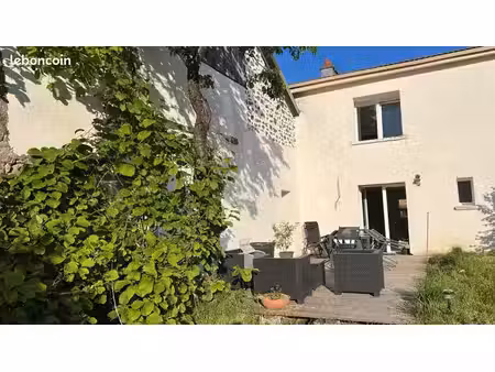 vente maison 160m2 rénovée avec dépendances (1000m2) sur terrain de 4243m2 dont 2000m2 con