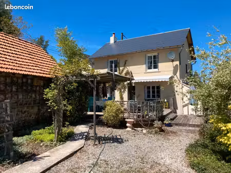 maison de charme à la campagne  4 pièces  88m²  avec dépendances  terrasses et terrain