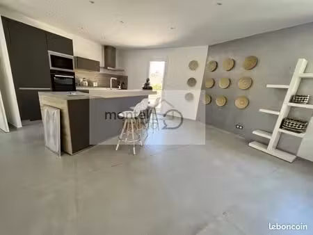 villa 6 pièces 160 m²