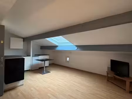 studio meublé mansardé 16 m²