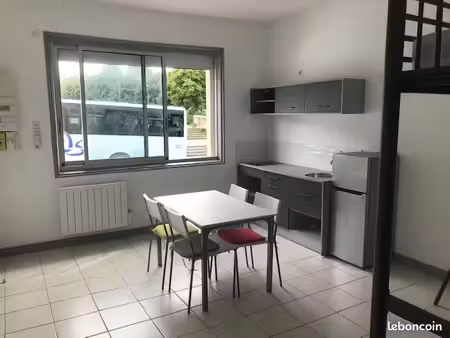 studio meublé centre ville de bressuire (étudiant (e) uniquement)