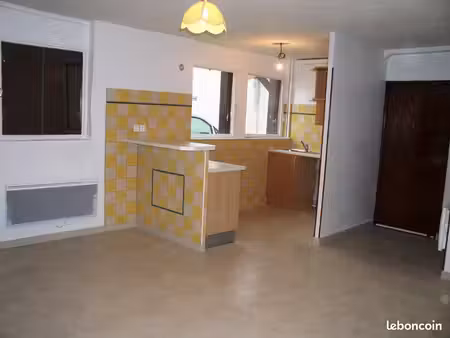 castelginest   9 km de toulouse centre  particulier loue appartement t2 avec climatisation