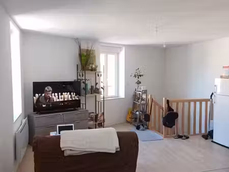 a louer t2 lumineux refait a neuf meublé