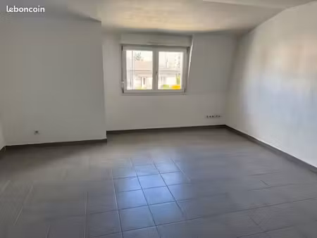 grand f2 à louer