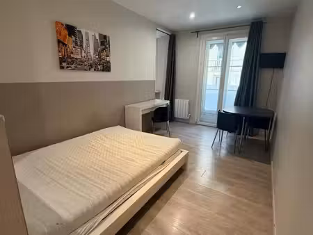 sur bellecour grand studio meublé spacieux