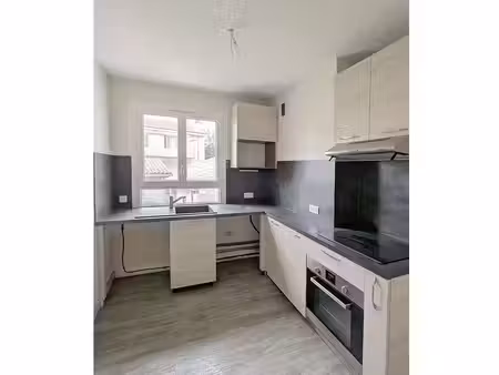 appartement t3 avec ascenseur et balcon à millau