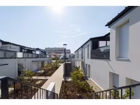 t5 très récent proche merignac capeyron avec parking  terrasse  jardin