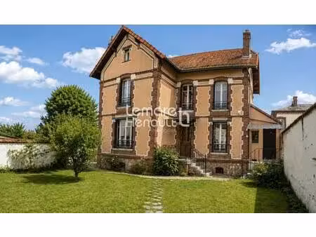 très belle maison bourgeoise sur 600 m² de terrain clos-planté