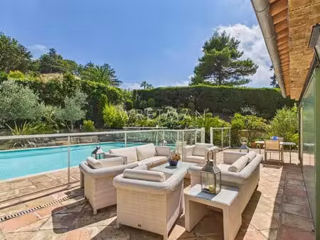 villa familial avec piscine dans une domaine sécurisé - mougins