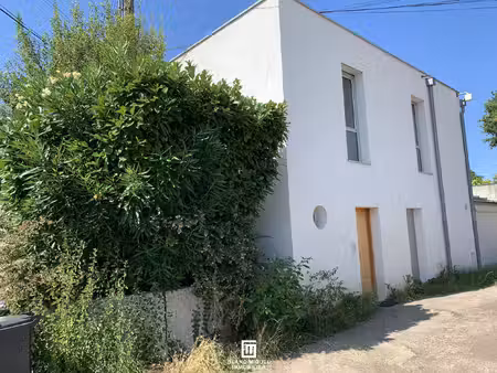 bordeaux caudéran - maison de ville en duplex de type 3   sa