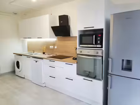 location meublée appartement 3 pièces 68 m² à aix-en-provence (13090)  1 300 €