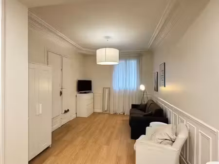 location meublée appartement 1 pièce 26 m² à paris 15ème (75015)  1 270 €