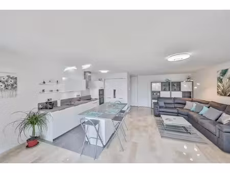 location meublée appartement 2 pièces 62 m² à nice (06000)  1 450 €