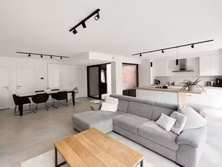 plain-pied de 2 chambres avec extérieur et 2 garages