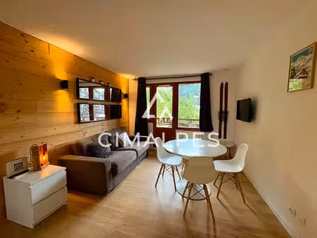 appartement une chambre - skis aux pieds