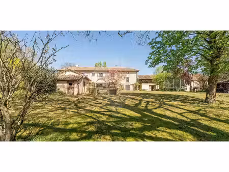 maison avec piscine et jardin chaleins (01)