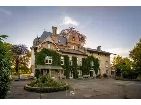 château du xixe siècle avec maison d'hôtes