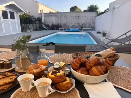 magnifique maison familiale avec jardin et piscine chauffée-rare & prisé aux portes de la 