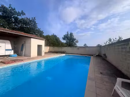 maison de plain-pied avec piscine et terrain de plus d'1 hectare  secteur barjac