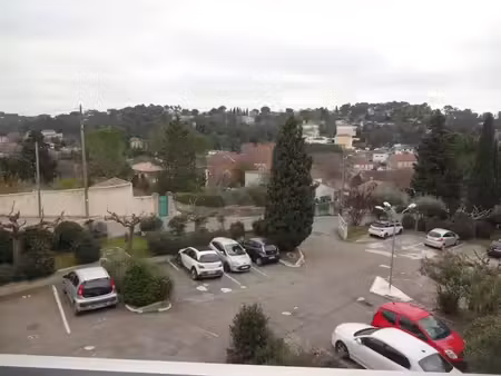 location meublée appartement 1 pièce 26 m² à nimes (30000)  490 €