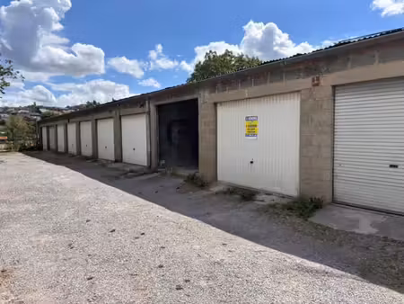 garage sur 17 ca (une voiture)