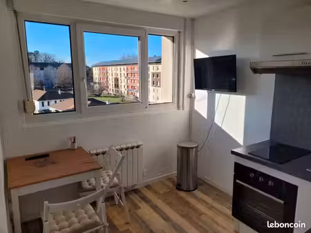 grand studio meublé