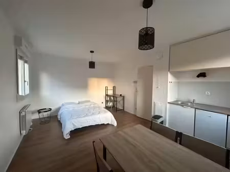 location meublée appartement 1 pièce 25 m² à metz (57000)  590 €