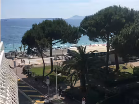 location étudiante uniquement - studio au bord des plages  centre juan-les-pins - 30 m2