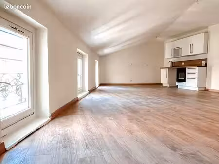 béziers centre t3 rénové de 67 m² avec cuisine équipée