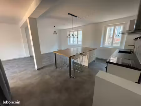 ? à louer – bel appartement t4 rénové avec grande terrasse en plein centre de graulhet