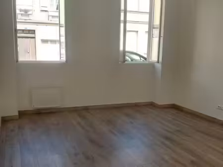 appartement t2 46 5 m² – terrasse + parking – centre grisolles