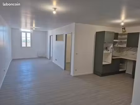 t3 rénové 58 m² - guîtres centre - disponible le 1er septembre