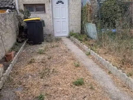 location studio + jardin + cabanon