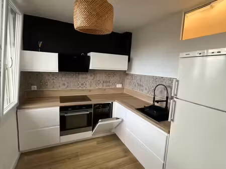 à louer – appartement meublé 54 m² avec balcon – manosque