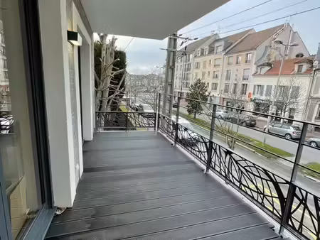 centre ville meaux : 2p meublé avec cuisine équipée complète + grand balcon