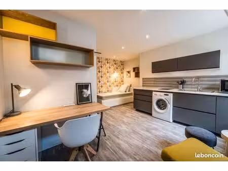 studio meublé neuf et lumineux de 26 m2  situé au 115 rue gambetta à reims  dans une cour 