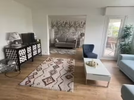 appartement meublé 70 m² – terrasse  parking  vue parc – gare à pied