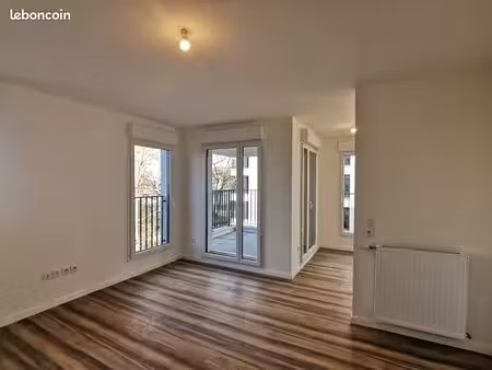 t2 lumineux de 44 m² avec balcon  parking et ascenseur