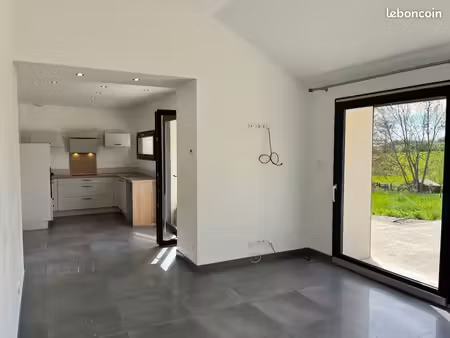 maison individuelle avec grand terrain et garage